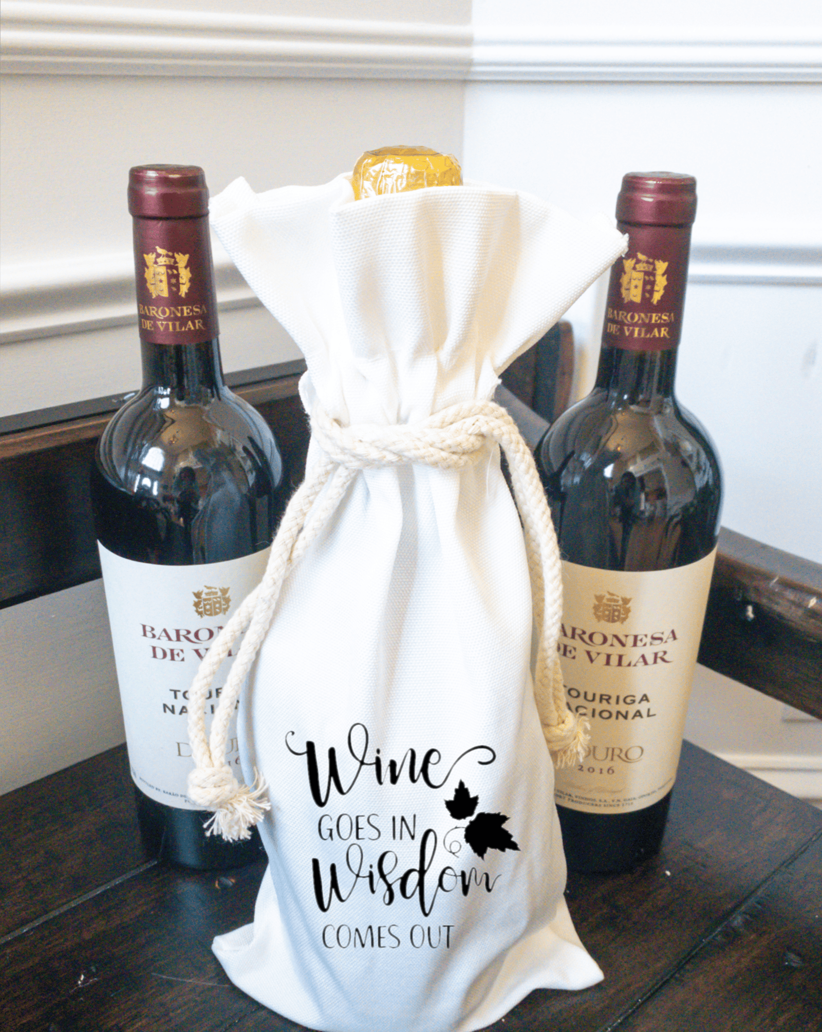 Adorable Wine Gift Bag for Holiday Gifts